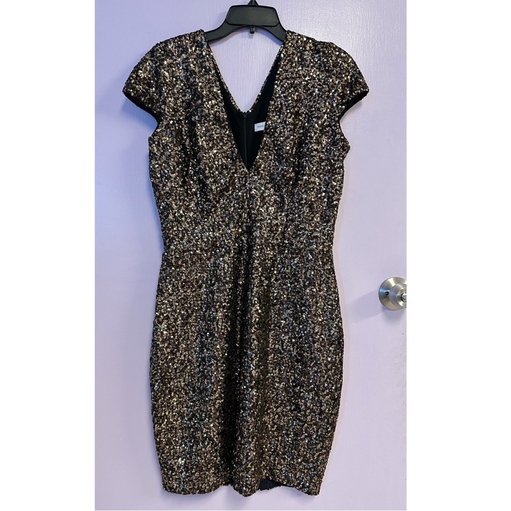 Dress the Population Metallic Black and Gold Sequin V-Neck Cocktail Dress